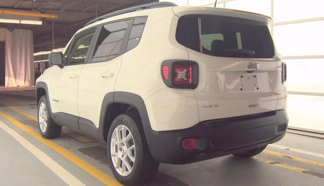 2023 Alpine White Clearcoat Jeep Renegade Latitude 4X4 SUV