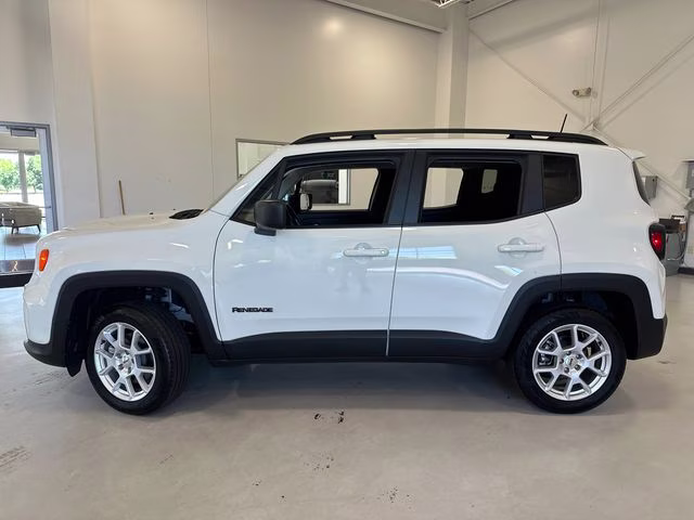 2023 Alpine White Clearcoat Jeep Renegade Latitude 4X4 SUV