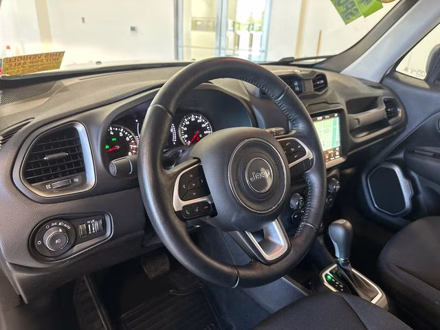 2023 Alpine White Clearcoat Jeep Renegade Latitude 4X4 SUV