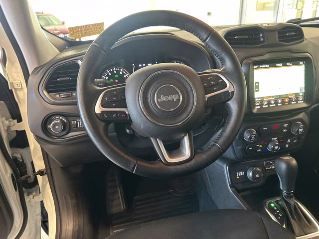 2023 Alpine White Clearcoat Jeep Renegade Latitude 4X4 SUV