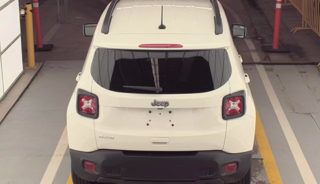 2023 Alpine White Clearcoat Jeep Renegade Latitude 4X4 SUV