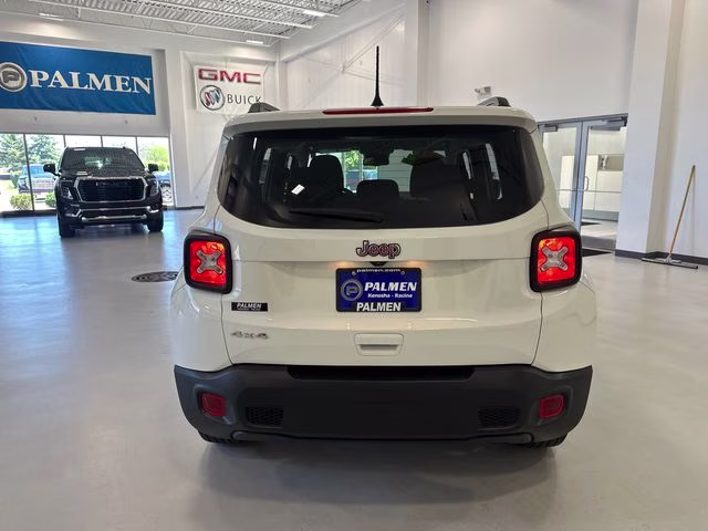 2023 Alpine White Clearcoat Jeep Renegade Latitude 4X4 SUV