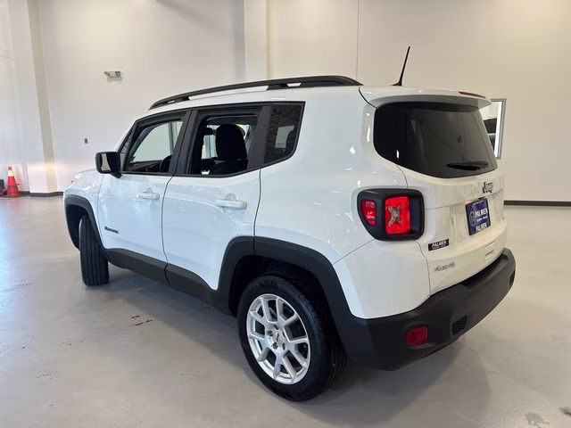 2023 Alpine White Clearcoat Jeep Renegade Latitude 4X4 SUV