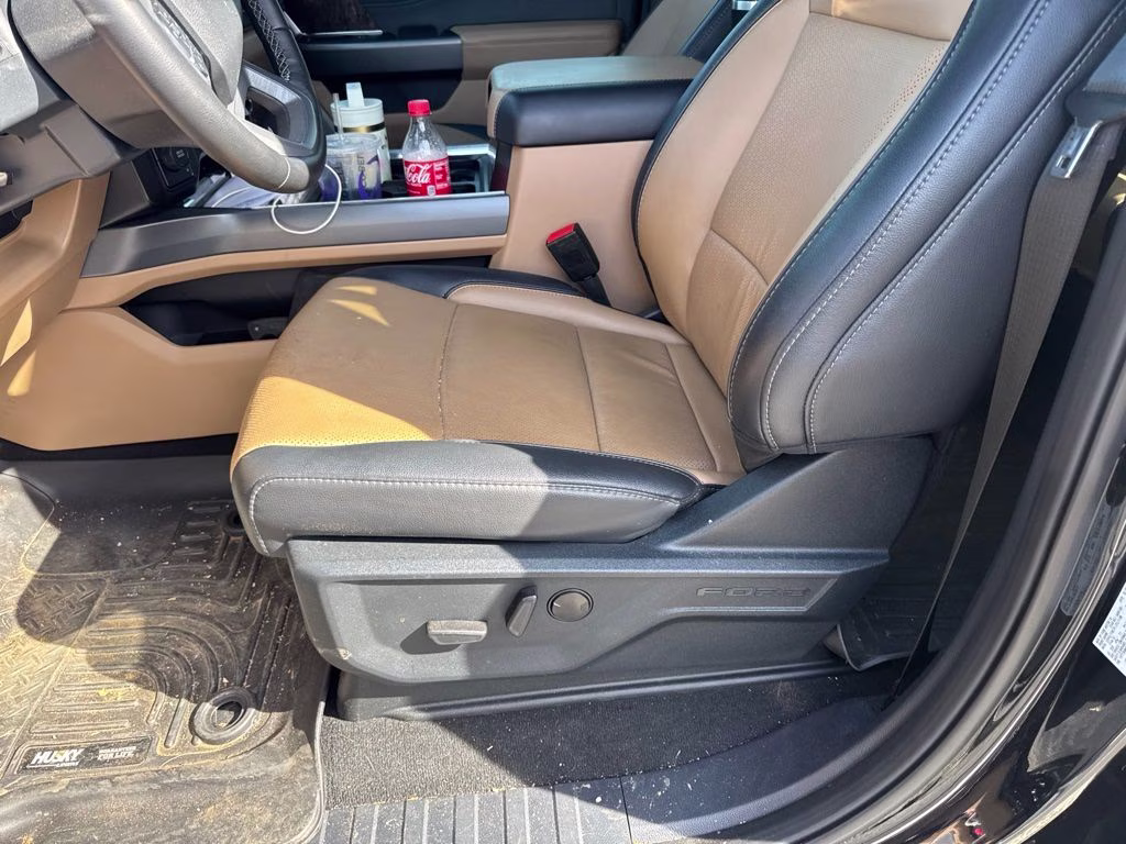 2025 Black Metallic Ford Super Duty F-350 DRW Lariat 4X4 Truck