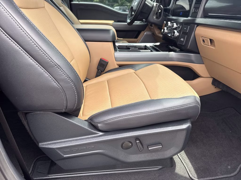 2025 Black Metallic Ford Super Duty F-350 DRW Lariat 4X4 Truck