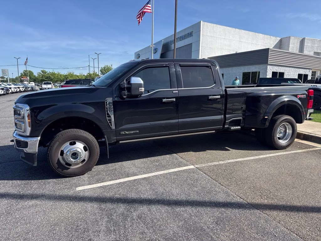 2025 Black Metallic Ford Super Duty F-350 DRW Lariat 4X4 Truck