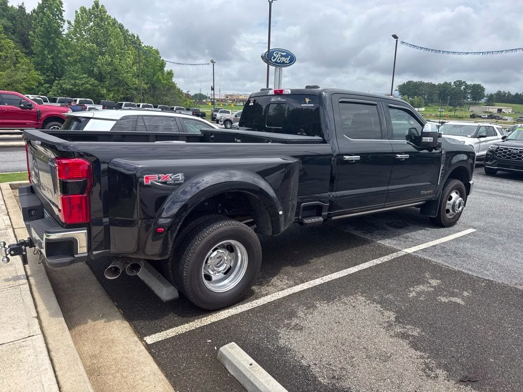 2025 Black Metallic Ford Super Duty F-350 DRW Lariat 4X4 Truck