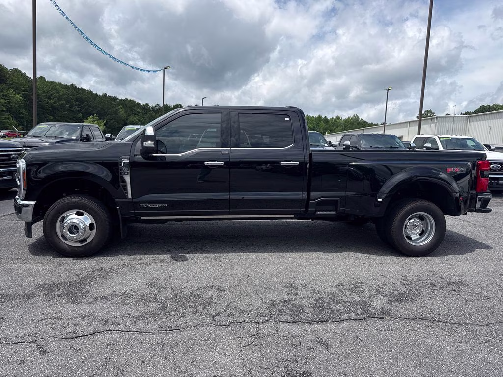 2025 Black Metallic Ford Super Duty F-350 DRW Lariat 4X4 Truck