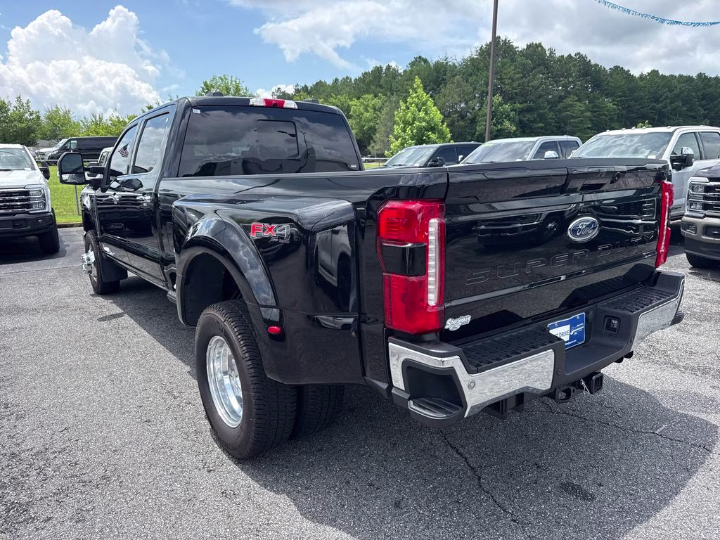 2025 Black Metallic Ford Super Duty F-350 DRW Lariat 4X4 Truck