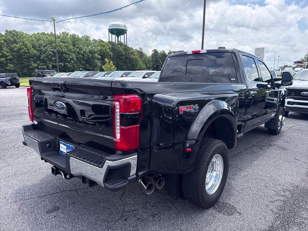 2025 Black Metallic Ford Super Duty F-350 DRW Lariat 4X4 Truck