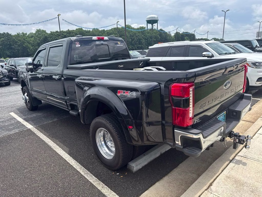 2025 Black Metallic Ford Super Duty F-350 DRW Lariat 4X4 Truck
