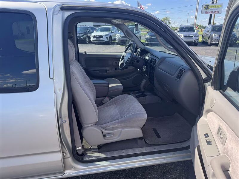 2002 Lunar Mist Metallic Toyota Tacoma PreRunner V6 RWD Truck