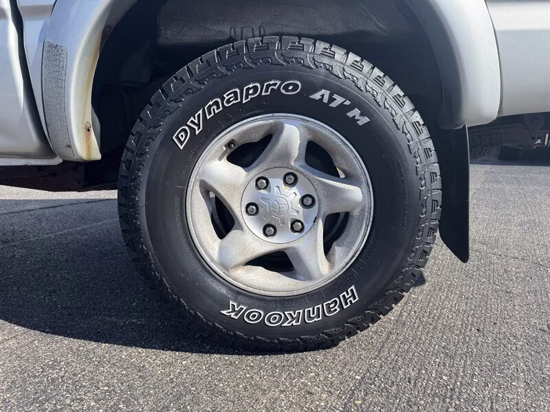 2002 Lunar Mist Metallic Toyota Tacoma PreRunner V6 RWD Truck