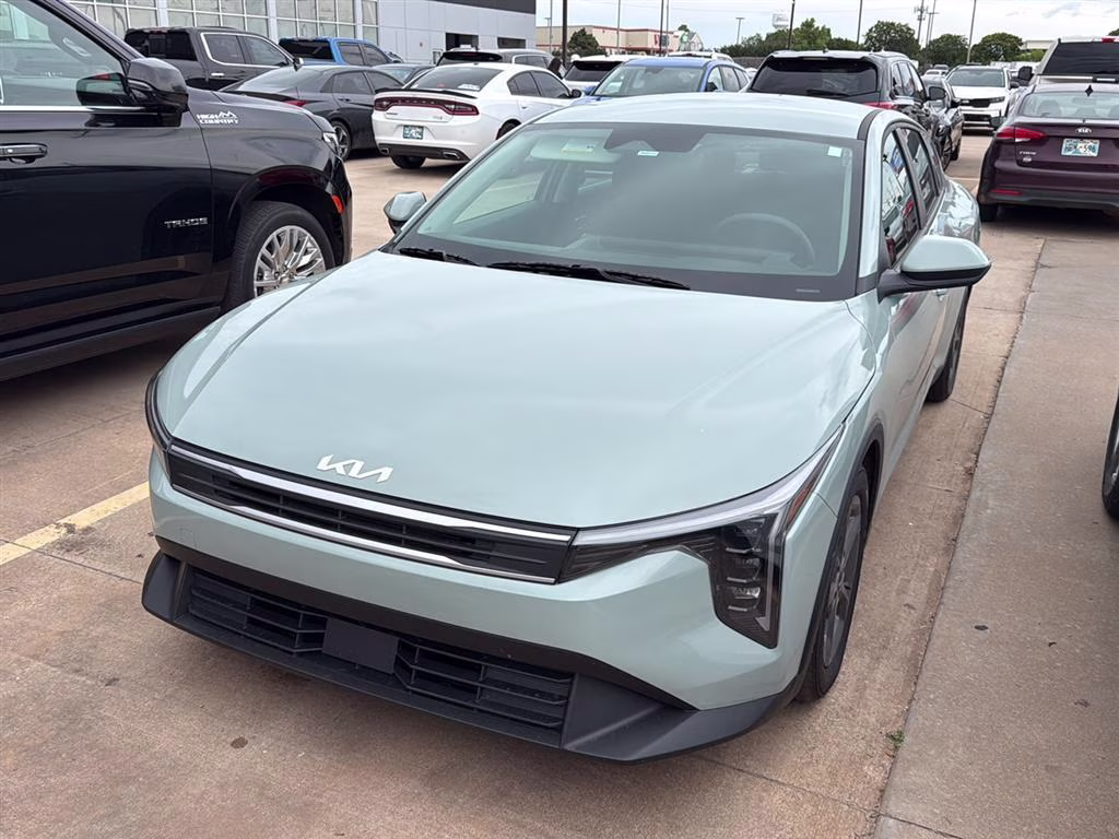 2025 MORNING HAZE Kia K4 (2.0L) LXS FWD FWD