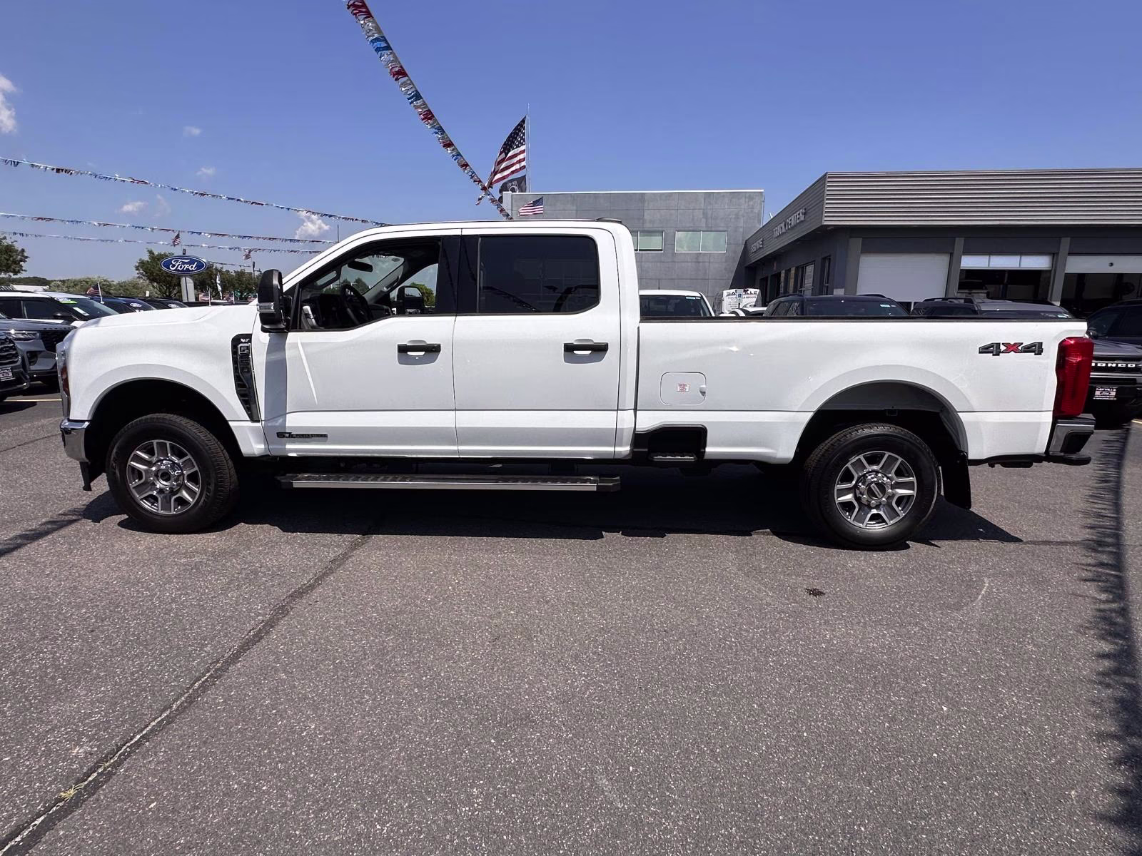 2025 Oxford White Ford Super Duty F-250 SRW XLT 4WD Crew Cab 6.75' Box 4X4 Truck