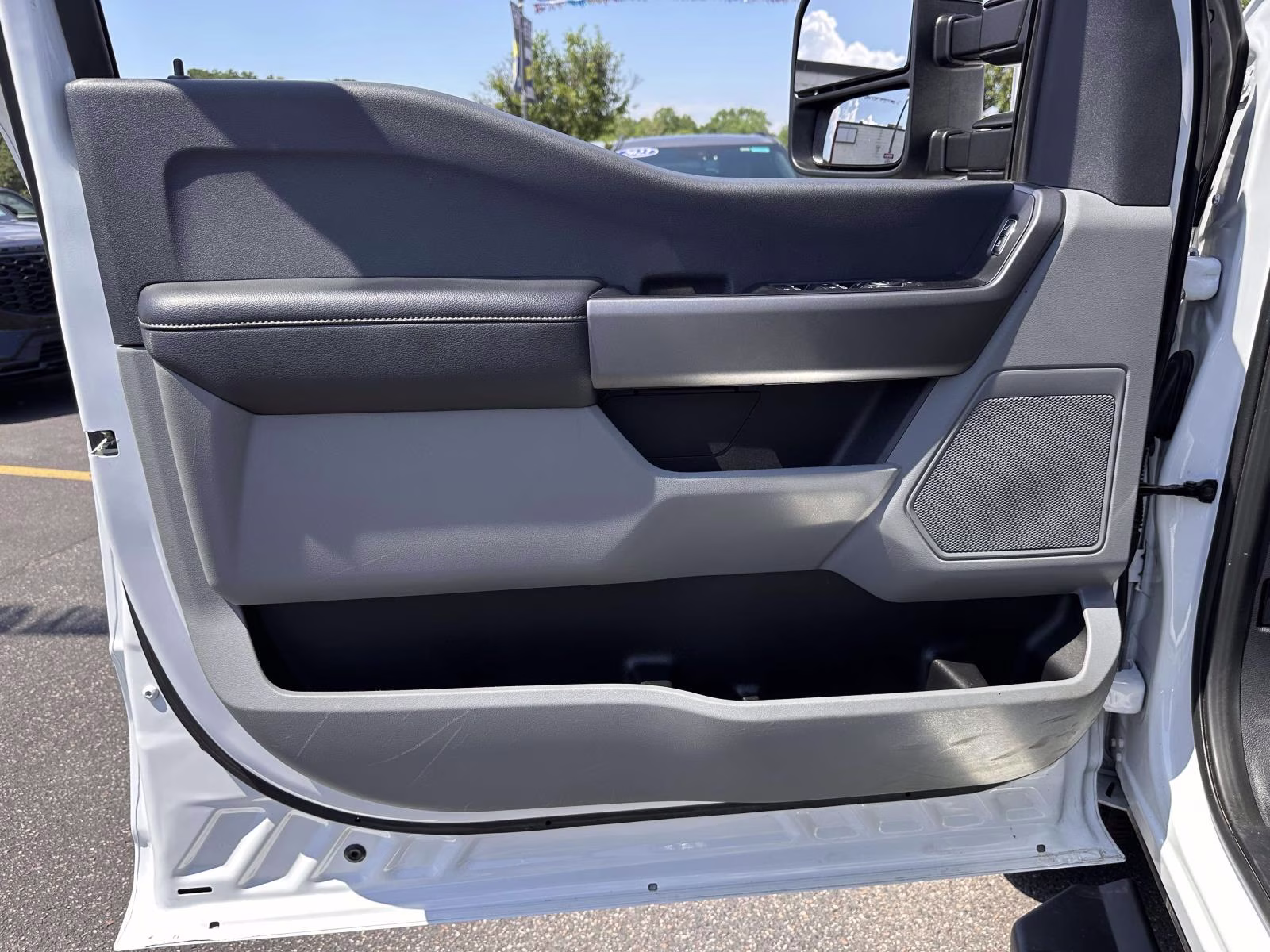 2025 Oxford White Ford Super Duty F-250 SRW XLT 4WD Crew Cab 6.75' Box 4X4 Truck