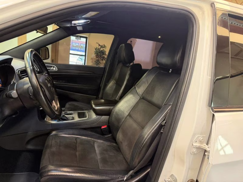 2021 White Jeep Grand Cherokee Laredo X Sport Utility 4D 4X4