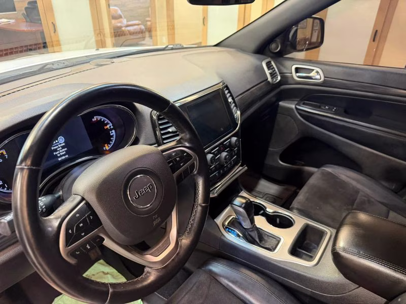 2021 White Jeep Grand Cherokee Laredo X Sport Utility 4D 4X4