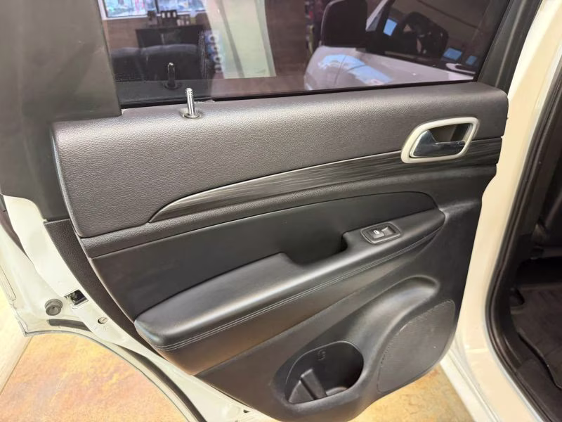 2021 White Jeep Grand Cherokee Laredo X Sport Utility 4D 4X4