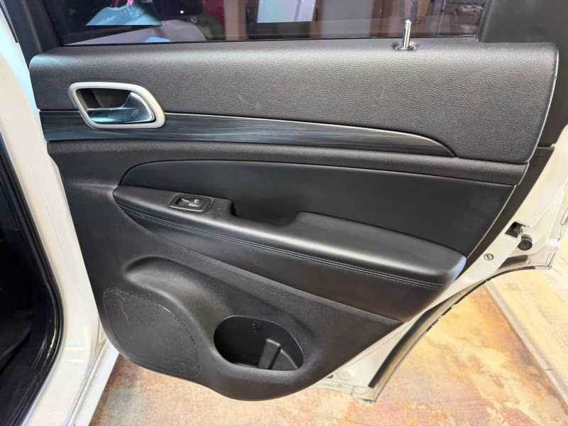 2021 White Jeep Grand Cherokee Laredo X Sport Utility 4D 4X4