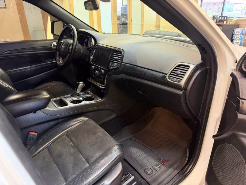 2021 White Jeep Grand Cherokee Laredo X Sport Utility 4D 4X4