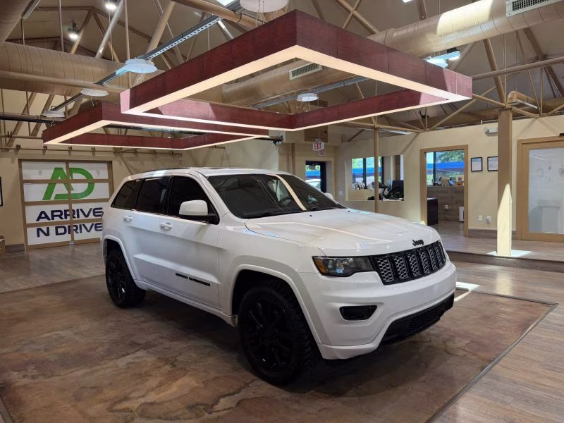 2021 White Jeep Grand Cherokee Laredo X Sport Utility 4D 4X4