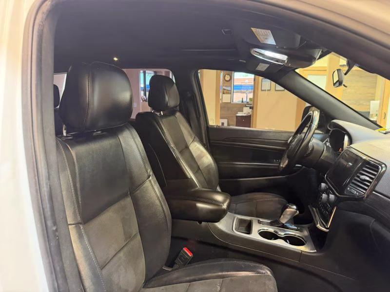 2021 White Jeep Grand Cherokee Laredo X Sport Utility 4D 4X4