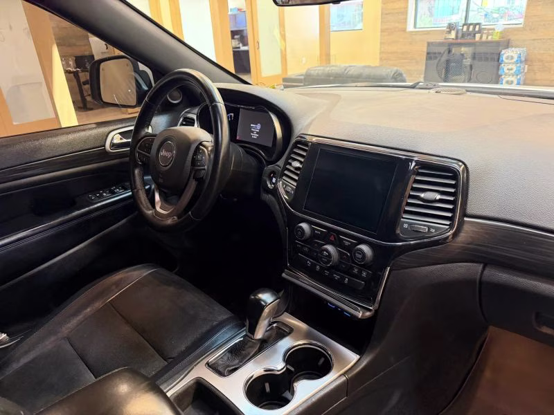 2021 White Jeep Grand Cherokee Laredo X Sport Utility 4D 4X4
