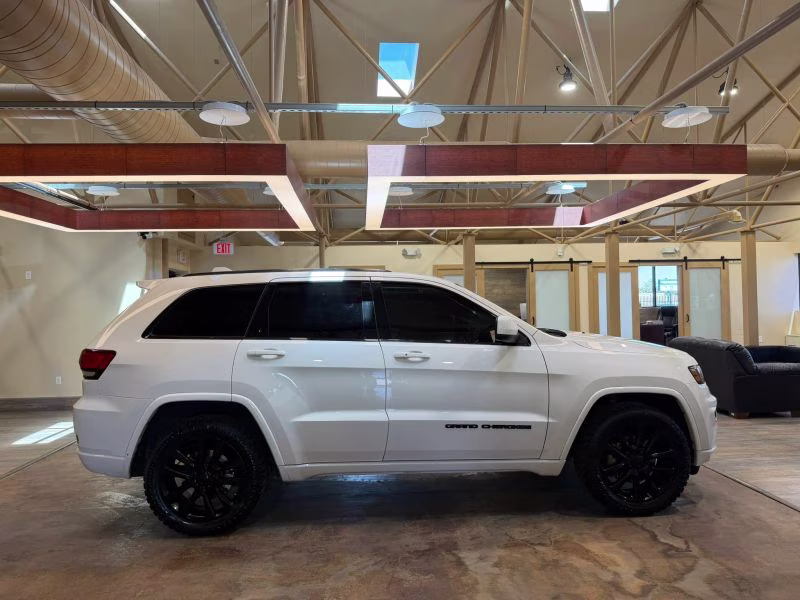 2021 White Jeep Grand Cherokee Laredo X Sport Utility 4D 4X4