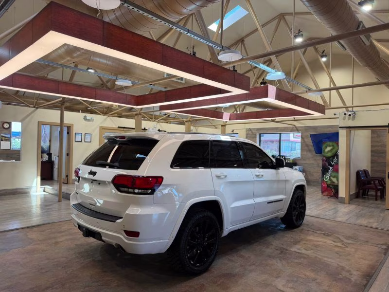2021 White Jeep Grand Cherokee Laredo X Sport Utility 4D 4X4