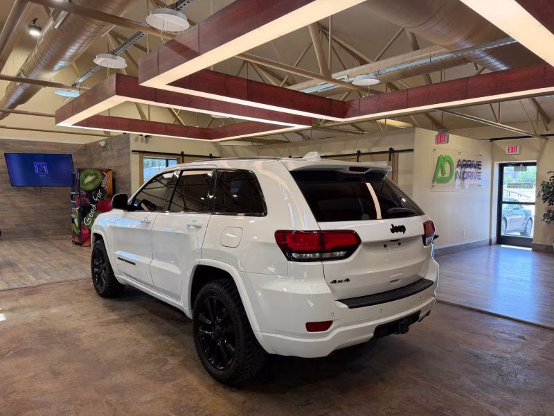 2021 White Jeep Grand Cherokee Laredo X Sport Utility 4D 4X4