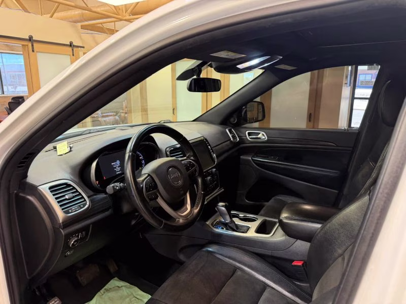 2021 White Jeep Grand Cherokee Laredo X Sport Utility 4D 4X4