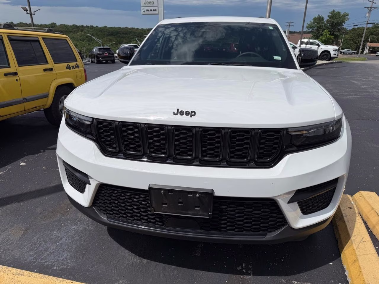 2023 WHITE Jeep Grand Cherokee Altitude X 4X4 SUV