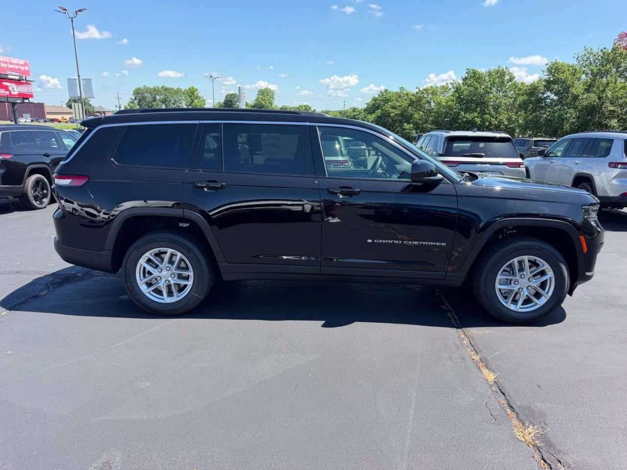 2026 Diamond Black Crystal Pearlcoat Jeep Grand Cherokee L Laredo 4X4 SUV