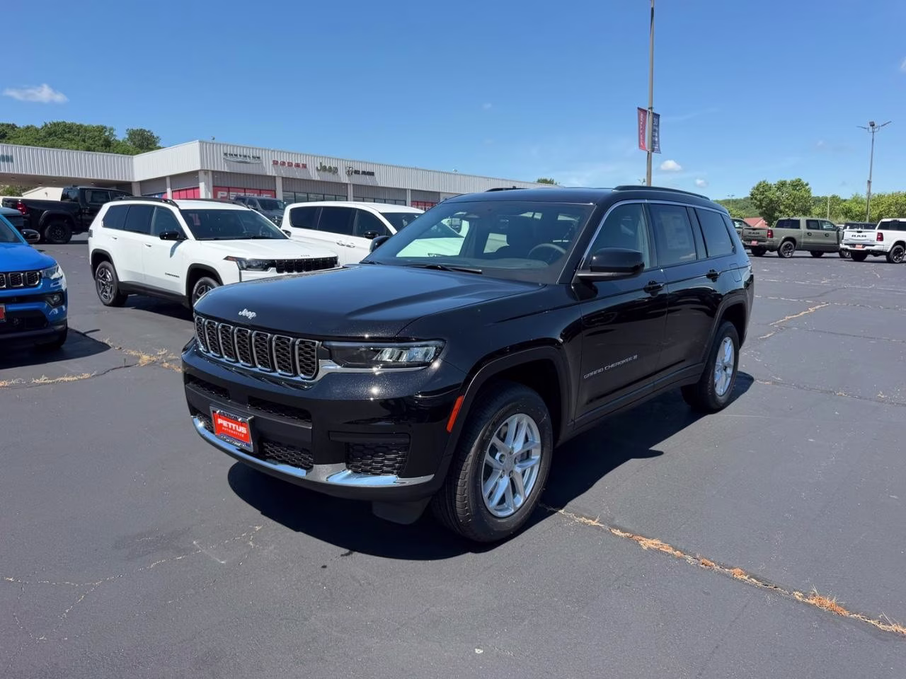2026 Diamond Black Crystal Pearlcoat Jeep Grand Cherokee L Laredo 4X4 SUV
