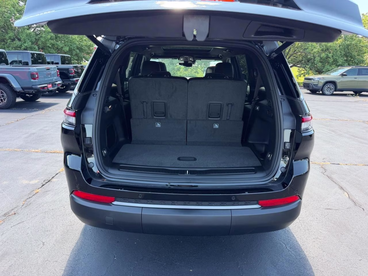 2026 Diamond Black Crystal Pearlcoat Jeep Grand Cherokee L 85th Anniversary Edition 4X4 SUV