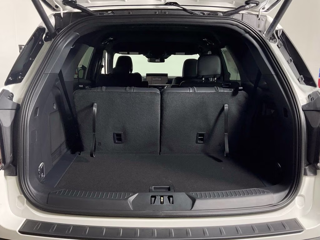 2026 White Metallic Ford Explorer ST-Line RWD SUV