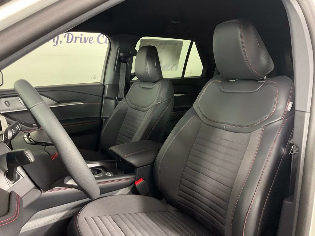 2026 White Metallic Ford Explorer ST-Line RWD SUV