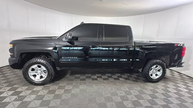 2018 Black Chevrolet Silverado 1500 LT 4X4 Truck