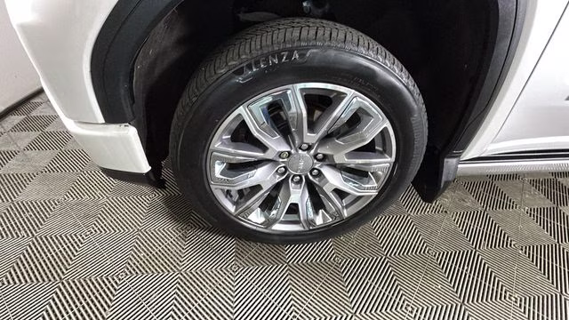 2023 White Frost Tricoat GMC Sierra 1500 Denali 4X4 Truck