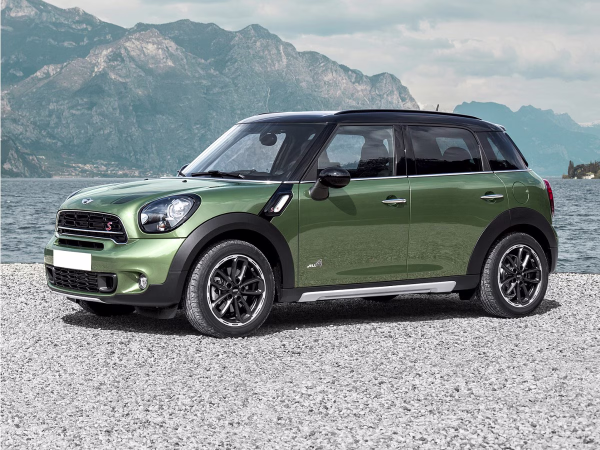 2016 Gray Metallic MINI Cooper Countryman Base FWD SUV