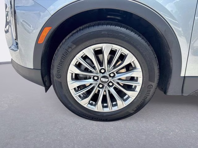2025 Silver Metallic Cadillac XT4 Premium Luxury FWD SUV