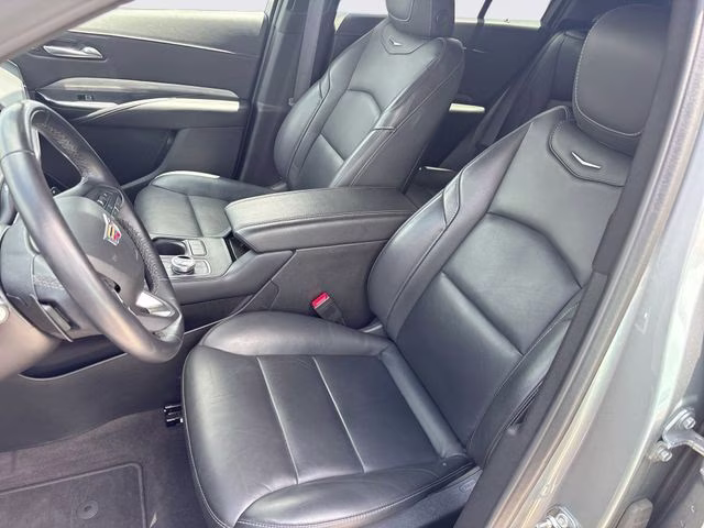 2025 Silver Metallic Cadillac XT4 Premium Luxury FWD SUV