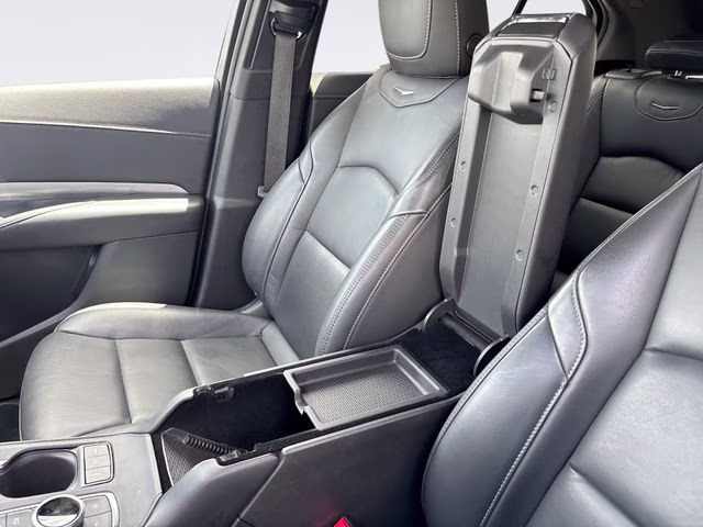 2025 Silver Metallic Cadillac XT4 Premium Luxury FWD SUV