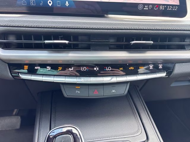 2025 Silver Metallic Cadillac XT4 Premium Luxury FWD SUV