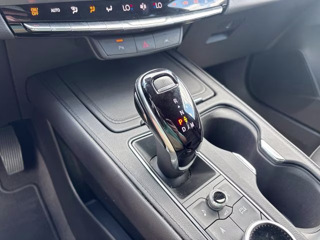 2025 Silver Metallic Cadillac XT4 Premium Luxury FWD SUV