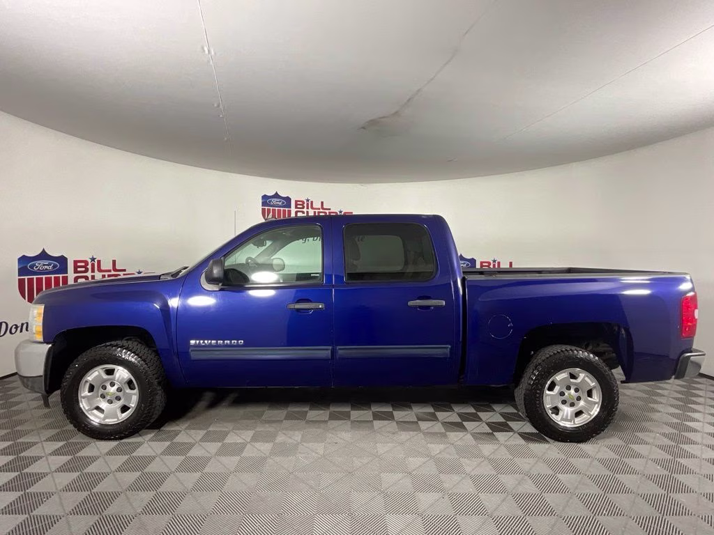 2013 Topaz Metallic Chevrolet Silverado 1500 LT RWD Truck