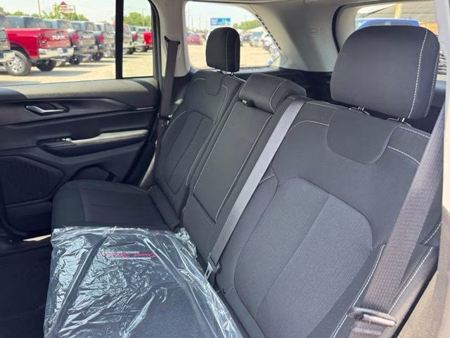 2023 Silver Zynith Jeep Grand Cherokee Laredo 4X4 SUV