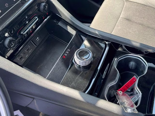 2023 Silver Zynith Jeep Grand Cherokee Laredo 4X4 SUV