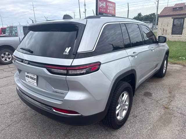 2023 Silver Zynith Jeep Grand Cherokee Laredo 4X4 SUV